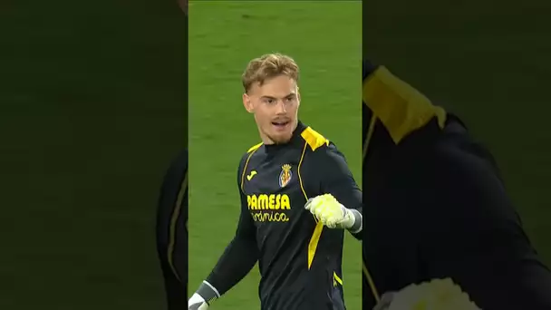 Double Save?🧤🤯 #Jorgensen #Villarrealcf #saves