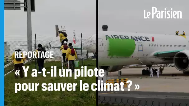 Des activistes de Greenpeace repeignent un avion en vert sur le tarmac de Roissy