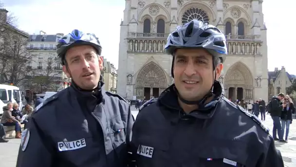Avec les agents de police de Notre-Dame de Paris