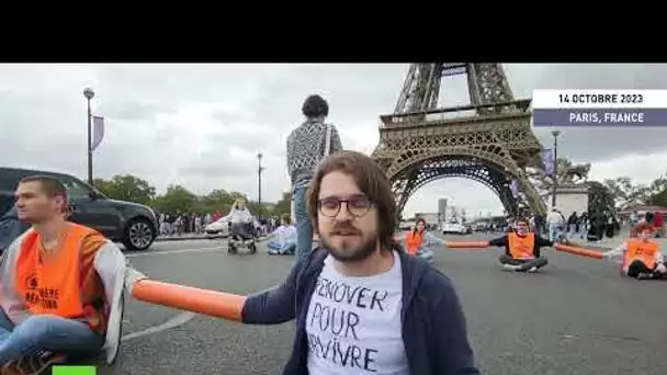 🇫🇷 Les militants pour le climat de Dernière rénovation recouvrent de peinture orange le pont à Paris