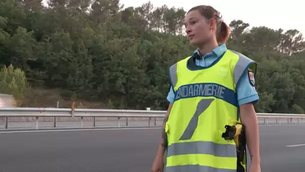 Jeune gendarmette et fière de l'être