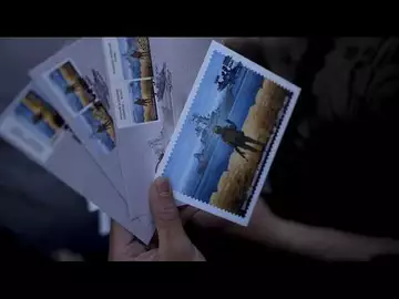Ukraine : sur ce timbre postal, un soldat fait un doigt d'honneur à un navire militaire russe