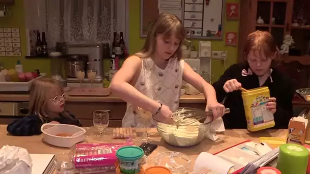 Première fois qu'ils laissent leurs 9 enfants à la maison