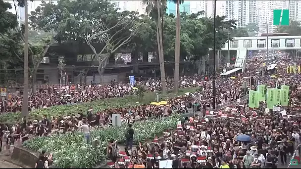 Rassemblement massif à Hong Kong malgré le recul du gouvernement
