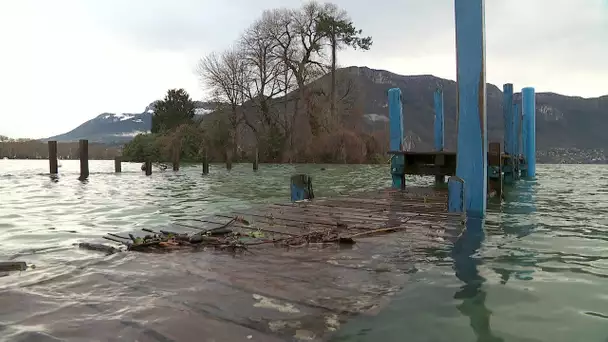 Haute-Savoie : le lac d'Annecy en crue, est monté de 20 centimètres