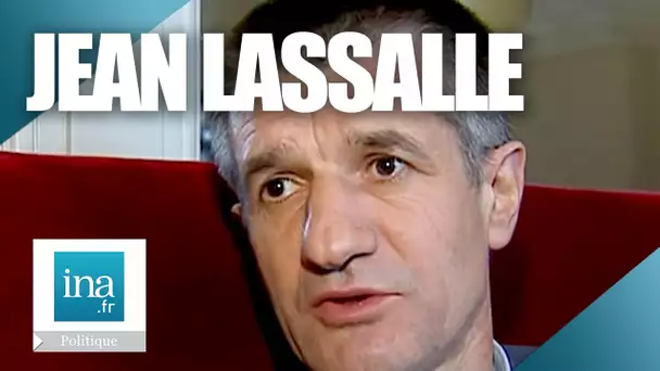 2006 : Quinzième jour de grève de la faim de Jean Lassalle | Archive INA