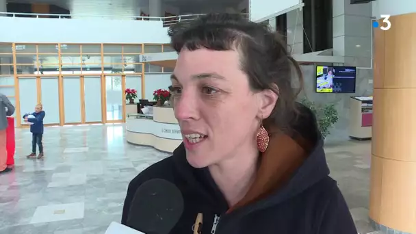 Jura : des parents d'élèves manifestent au conseil départemental contre la nouvelle carte scolaire