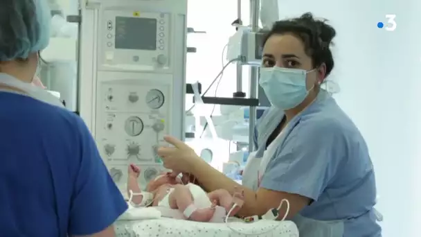 Les mains expertes de Rachelle, infirmière au CHU de Clermont-Ferrand