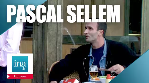 Pascal Sellem se fait livrer une pizza en terrasse | Archive INA