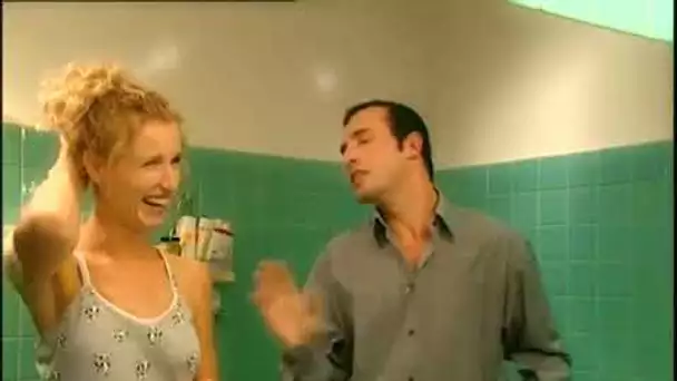 Un gars une fille - best of - dans la salle de bain