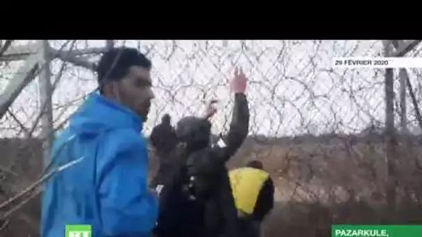 Des dizaines de migrants franchissent la frontière gréco-turque à travers des barbelés