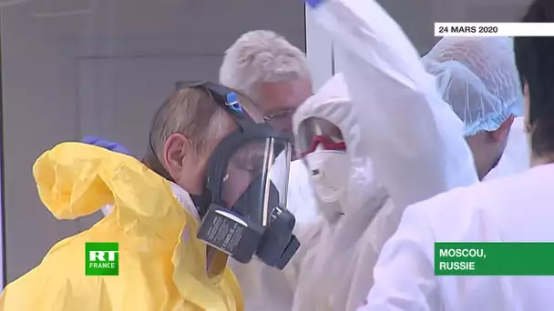 Covid-19 : Vladimir Poutine visite un hôpital pour patients contaminés