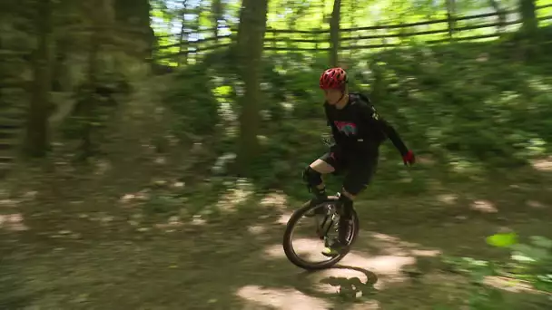 Dans la roue du champion du monde de monocycle.