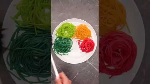 COMMENT FAIRE DES CRÊPES ET DES PÂTES ARC-EN-CIEL 🌈 | Des recettes pour des plats colorés #shorts