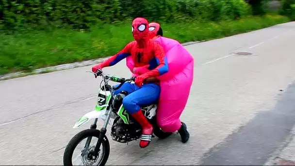 JE FAIS DE LA MOTO CROSS DANS LA RUE DÉGUISÉ EN SPIDER-MAN !