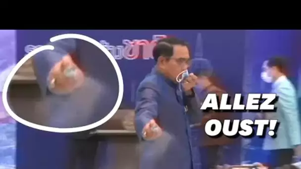Irrité par des journalistes, le premier ministre thaïlandais les asperge de gel hydroalcoolique