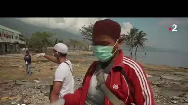 Tsunami en Indonésie :  le désarroi de la population face aux secours