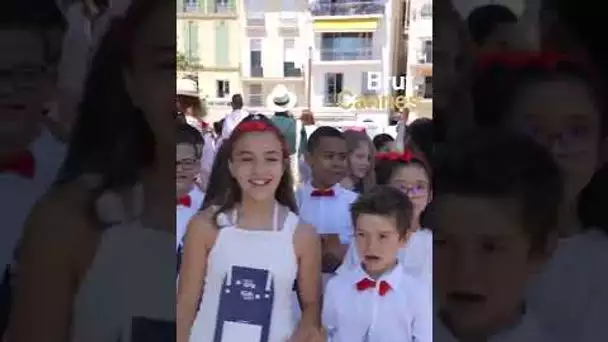 Quand 100 enfants montent les marches du tapis rouge de Cannes avec Jason