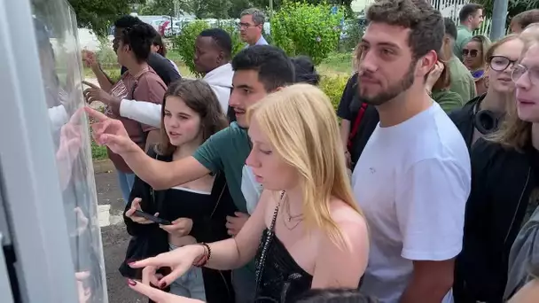 A Dijon, la joie et l'émotion des lycéens après les résultats du bac