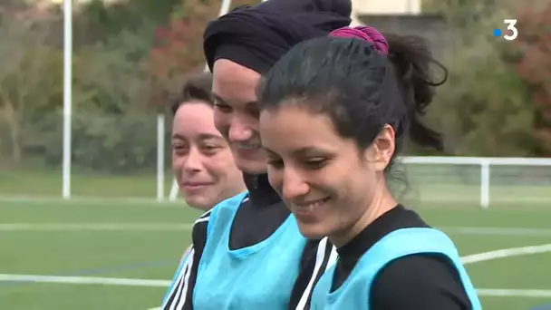 A Toulouse, des femmes apprennent à jouer au football entre elles, loin des préjugés