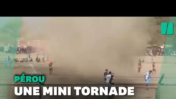 Un match de foot interrompu par une mini tornade au Pérou