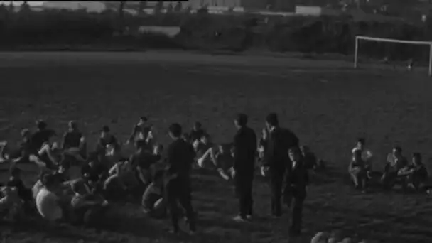 Football : entraînement de jeunes footballeurs à Saint Etienne