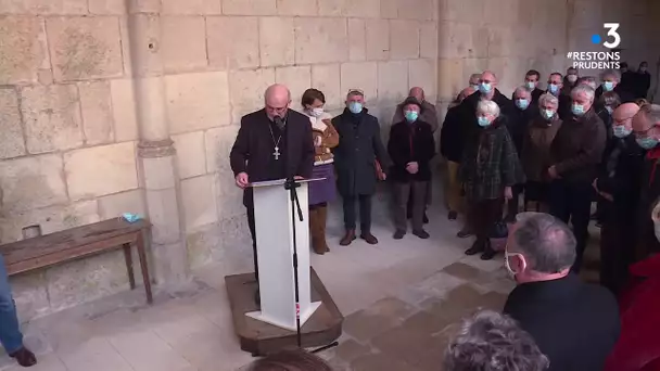 Une plaque pour les victimes d'abus sexuels commis par des prêtres dans la cathédrale de Luçon.