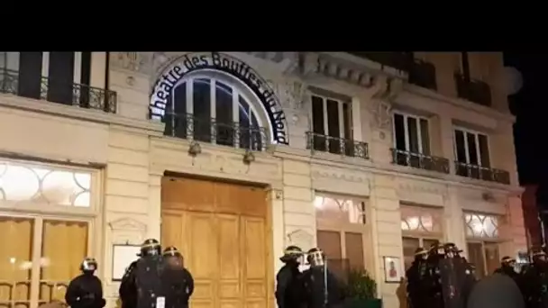 À Paris, des manifestants tentent d'entrer dans un théâtre où se trouve Emmanuel Macron