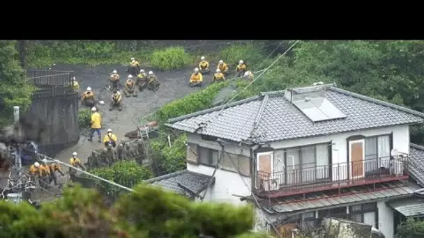 Japon : à la recherche de survivants après une coulée de boue dévastatrice
