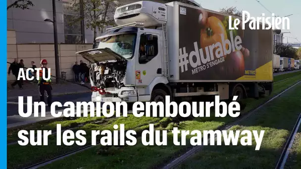 Paris : un camion embourbé sur la voie du tramway T3a pendant plusieurs heures
