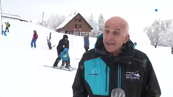 Près de Grenoble, la station du Col de Porte attire les foules, c'est l'effet Covid-19