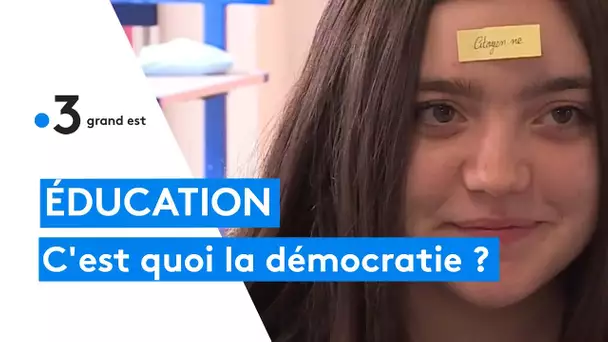 Education : des collégiens jouent à la politique et s'intéressent à la notion de démocratie