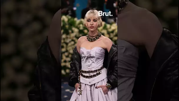 Angèle présente au Met Gala 2025.