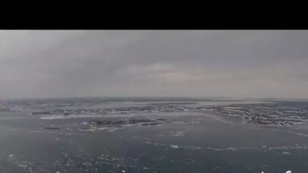 Canada, Québec : blocs de glace dans la baie