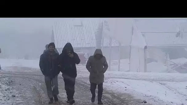 En Bosnie, les migrants du camp Lipa dans le froid et la neige