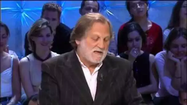 Jean Jacques Debout à propos de son métier de chanteur et des ses relations avec Johnny Hallyda...