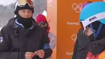 Insolite : ce coach tricote en regardant ses athlètes courir aux JO de Pyeongchang