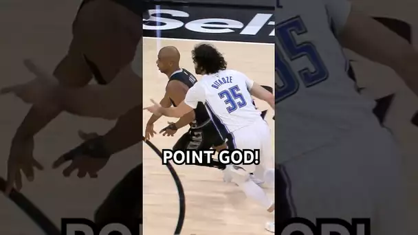 Chris Paul with the tough nutmeg!