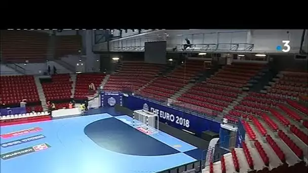 Dernier entrainement des filles de l&#039;équipe de France de handball avant l&#039;Euro