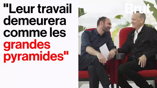 Tom Hanks discute avec Augustin Trapenard