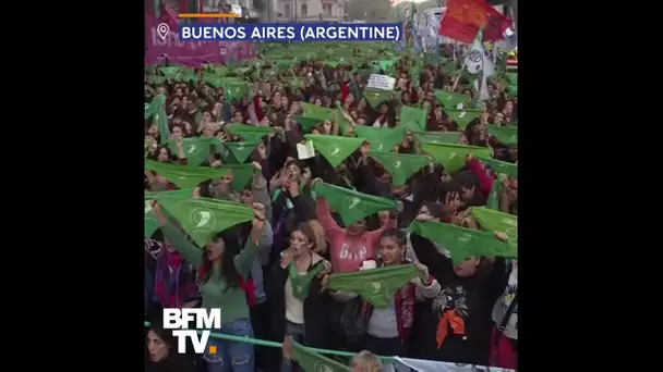 Des dizaines de milliers d’Argentines brandissent leurs foulards verts en faveur de l’avortement