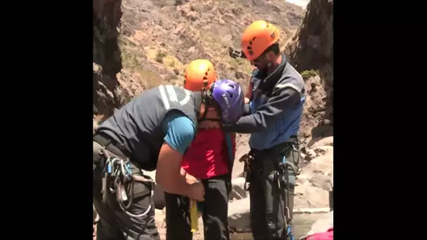 Elle appel un hélicoptère car elle fatiguée