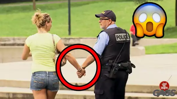 Un officier de police surpris en train de flirter | Juste pour rire Gags