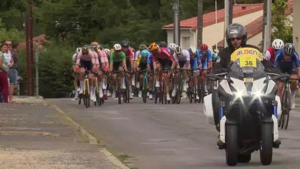Cyclisme : ambiance à Civray qui accueille le Tour de l'Avenir