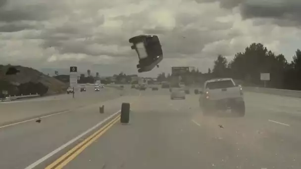 Etats-Unis : percutée par un pneu, une voiture s’envole sur l’autoroute
