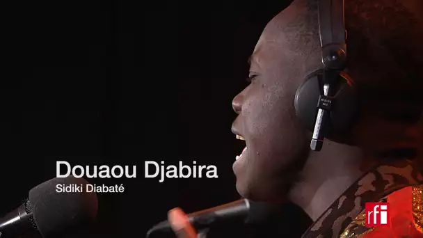 Sidiki Diabaté chante "Douaou djabira" dans Couleurs tropicales