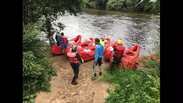 Des milliers d'alevins de saumons déversés dans le Haut-Allier