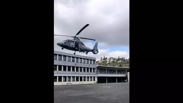 Quand un hélicoptère de la Marine nationale atterrit dans la cour d'un collège