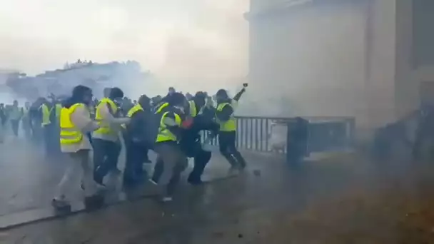 Une police dépassée pour défendre l'Arc de Triomphe