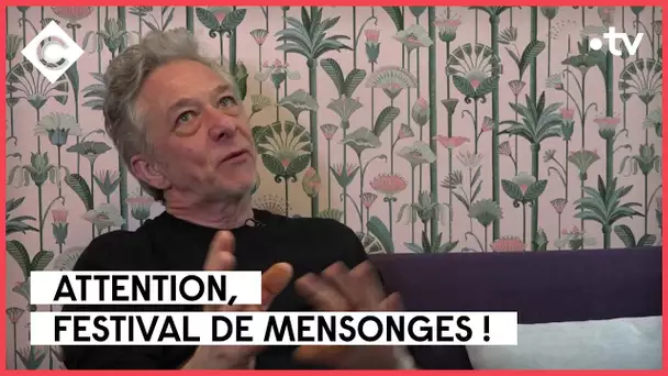 Joyeuses Pâques : Poiret forever - L’Oeil de Pierre Lescure - C à Vous - 16/03/2023